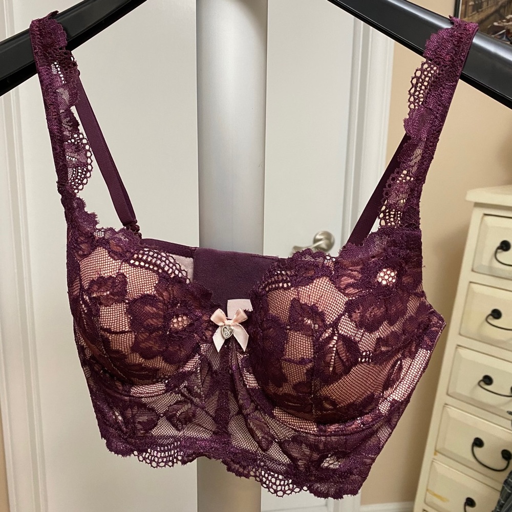 Victoria’s Secret lined deck bustle double bra 32D
